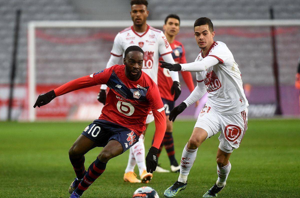 巴黎显然不 巴黎显然不